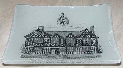Pintray with picture
Legend below image reads: Churche's Mansion, Nantwich, Cheshire 1577.
Size: 116 mm x 88 mm
Possibly Chance 
Keywords: slumped