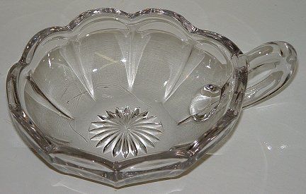 Chippendale 1129 Handled olive dish
Keywords: Chippendale pressed England