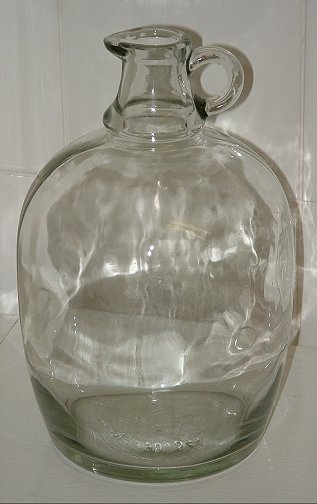 Clear glass flagon
No stopper. Reg Design No. on base: 907543, dates from the 1960's
