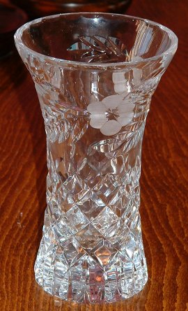 Tutbury Crystal Vase
Boxed, with label on base of vase.
Keywords: Crystal England