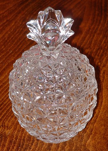 Cristal d'Arques Pineapple candy dish
Cristal d'Arques "Ananas" pattern candy dish
Keywords: Crystal d'Arques France