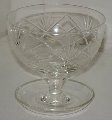 Cut glass grapefruit
One of a pair. Unknown maker.
Keywords: cut
