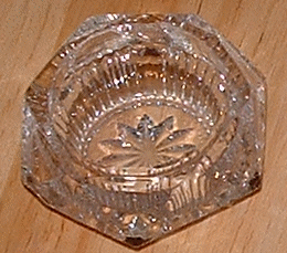 Clear glass salt
Unknown maker
Keywords: pressed