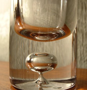 Eternalle bubble based vase - base detail
Clear glass vase with pierced bubble base. Paper label states Eternalle. No country of origin.
Keywords: Eternalle