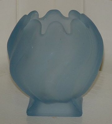 Bagley equinox vase in satin blue
Keywords: Bagley England pressed