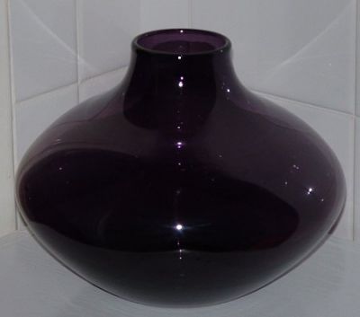 Whitefriars amethyst 9602 vase
Height: 6? inches tall, base diameter: 2 inches, top diameter: 2? inches, polished pontil. Designed by Geoffrey Baxter., introduced in 1962. By the 1964 catalogue this pattern number was shown as a 6? inches tall vase.
Keywords: Whitefriars England