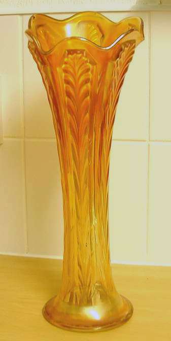 Fenton Plume Panels vase
Keywords: carnival vases