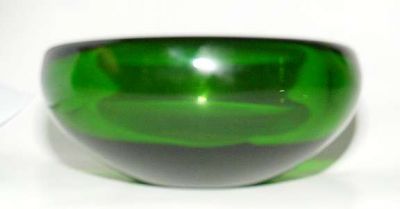 Unknown green bowl - side view
Unknown green bowl - side view
