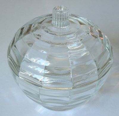 Chance Spiderweb sugar/jam dish
Lidded pot with spoon recess in lid. Size: 4.75" diameter
Keywords: Chance Pressed England