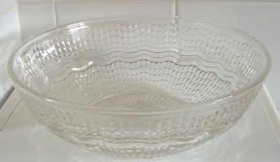 Chance Waverley bowl
9?" diameter pressed clear glass bowl

See David P Encill's website [url]http://www.chanceglass.net[/url]
Keywords: Chance England pressed