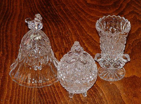 Three pieces from the Byrdes set
(left) bell (centre) trinket pot (right) posy vase
Keywords: Byrdes