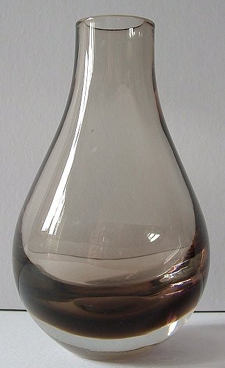 Caithness Braemore bottle vase
Smokey brown colour called Peat
Keywords: Caithness Scotland