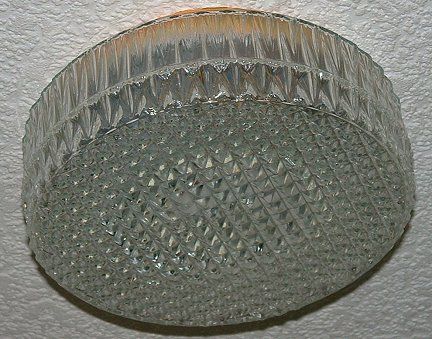 04 Lampshade - light off
Modern glass shade, unknown maker
