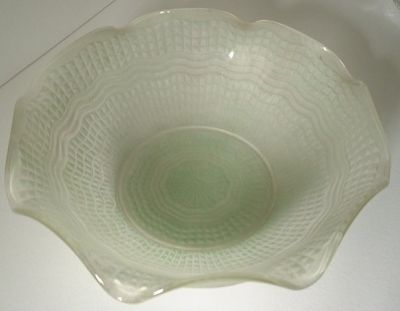 Chance Waverley large fluted edge green bowl - top
Diameter: 9? inches

See David P Encill's website [url]http://www.chanceglass.net[/url]
Keywords: Chance England pressed