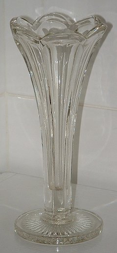 Trumpet vase
Keywords: pressed