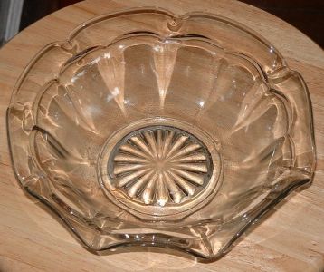 Chippendale 148 Bowl
Keywords: Chippendale pressed England