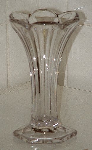 Unknown small trumpet vase
Keywords: pressed