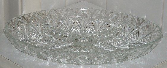 Duralex oval appetizer dish - 4 section
Made in FRANCE. Made by Duralex, in the Moldavia pattern, shown in the 2006 online catalogue.
Keywords: pressed France