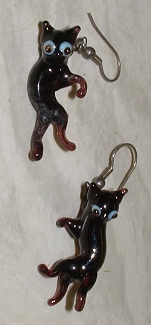 Lampwork purple cat earrings - view 2
Made by a lampworker in Brighton, 1990's
Keywords: lampwork England