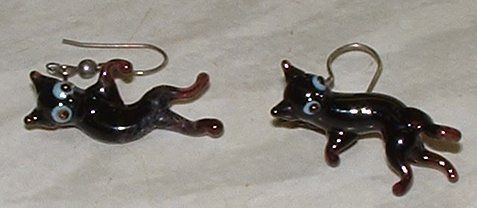 Lampwork purple cat earrings - view 1
Made by a lampworker in Brighton, 1990's
Keywords: lampwork England