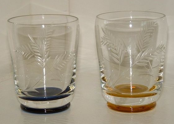 Shot glasses
Unknonw maker. Coloured bases - blue and gold. Has a cut leaf pattern on the bowls.
