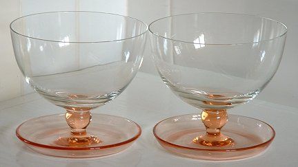 Pink-footed grapefruit with clear bowl
Pink-footed grapefruit with clear bowl. Unknown maker.
