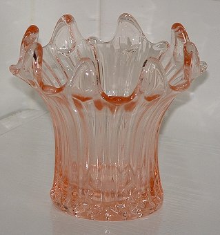 Sowerby 2505 Lily Vase - pink
Small pink  vase by Sowerby in pattern 2505 in Lily shape
Keywords: Sowerby pressed England