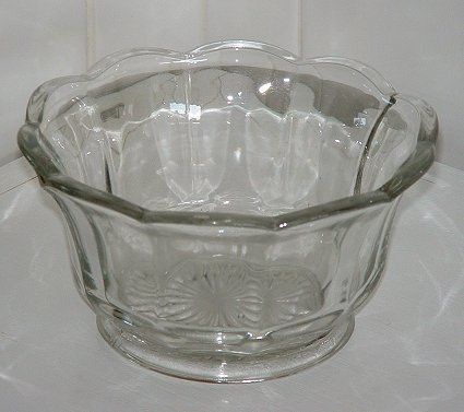 Chippendale Mayonnaise Bowl
Keywords: Chippendale pressed England