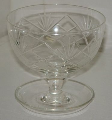 Cut glass grapefruit
One of a pair. Unknown maker.
Keywords: cut