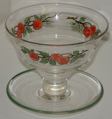 Stuart grapefruit
Hand-painted cherries design. Marked on base Stuart Rd. 681649
Keywords: Stuart England painted