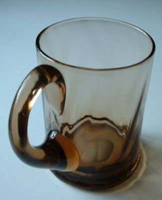 Brown smoke zigzag tankard
Handle view
Keywords: mouldblown