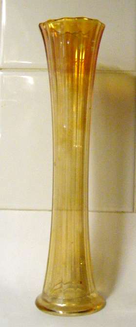 Dugan-Diamond Golden Flute vase
Keywords: carnival vases