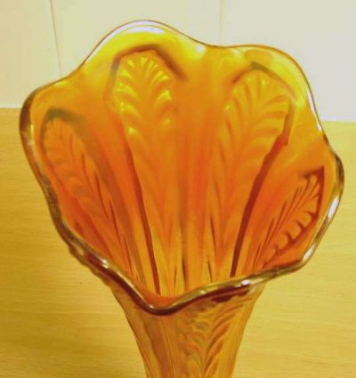 Fenton Plume Panels vase - top detail
Keywords: carnival vases