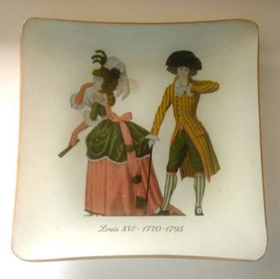 Chance Fashion Through The Ages plate (one of a set of six)
Keywords: Chance England slumped Fiestaware