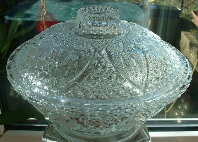 Indonesian Lidded Bowl
Marked on the base [i]PASARI INDONESIA[/i]
Keywords: Indonesia pressed