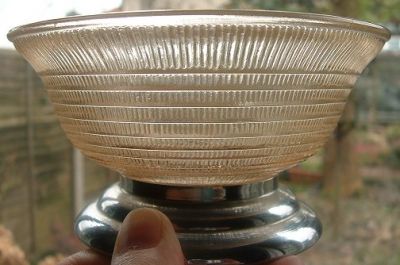 Unknown maker peach coloured bowl - side view
Keywords: pressed