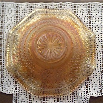 Crimpit carnival bowl - base
Now identified as a "Crimpit" plate, but not known whether English or Czech [Source: Glen on the Glass Message Board]
Keywords: carnival pressed